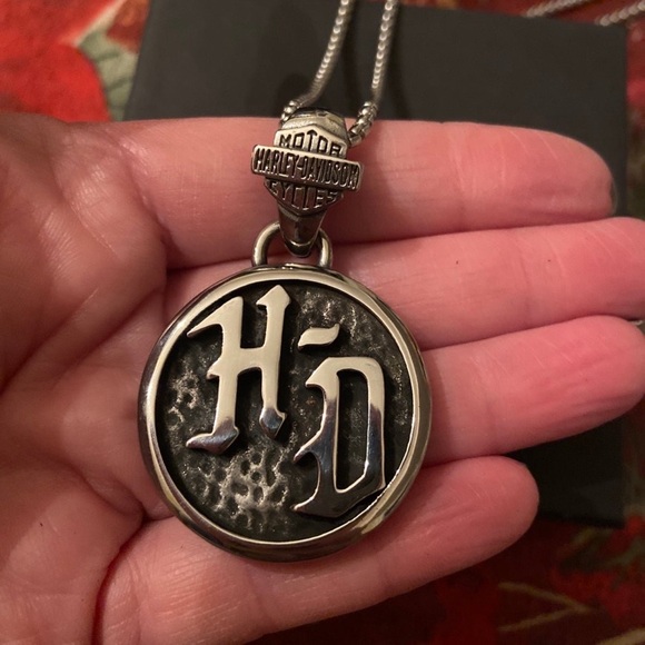 HD Necklace - Picture 2 of 3